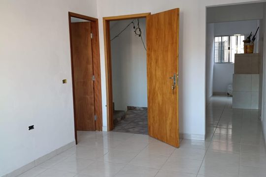 Casa à venda com 5 quartos, 200m² em Canhema, Diadema