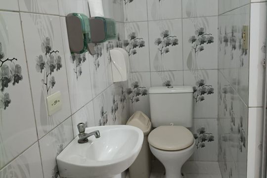 Casa à venda com 5 quartos, 200m² em Canhema, Diadema