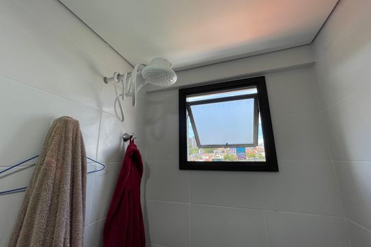 Banheiro de apartamento à venda com 2 quartos, 38m² em Vila Sonia, São Paulo