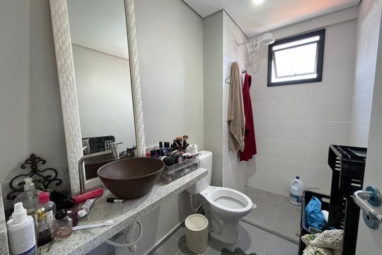 Banheiro de apartamento à venda com 2 quartos, 38m² em Vila Sonia, São Paulo