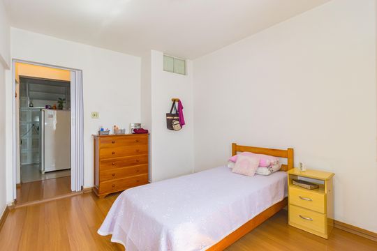 Quarto de apartamento à venda com 1 quarto, 52m² em Vila das Paineiras, São Paulo