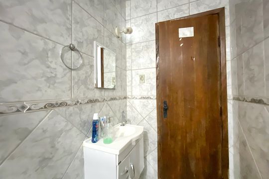 Banheiro de casa à venda com 2 quartos, 200m² em Cenáculo, Belo Horizonte