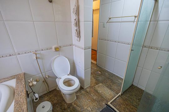 banheiro de casa à venda com 10 quartos, 469m² em Serrano, Belo Horizonte