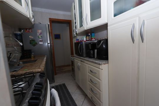 Cozinha de apartamento à venda com 2 quartos, 59m² em Vila Alpina, São Paulo