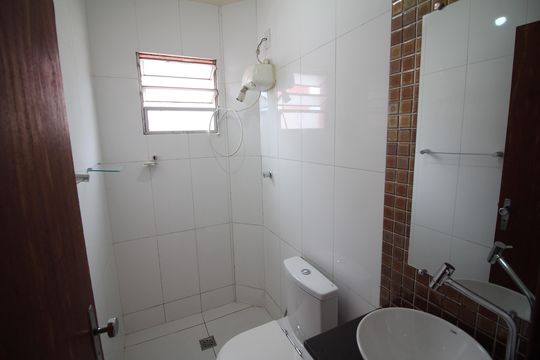 Banheiro de apartamento para alugar com 2 quartos, 45m² em Riacho das Pedras, Contagem