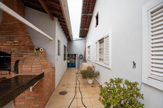 Quintal de casa à venda com 3 quartos, 214m² em Jardim Campos Elíseos, Campinas