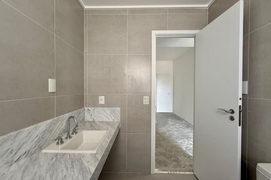 Banheiro da Suíte 1 de apartamento à venda com 3 quartos, 227m² em Chácara Santo Antônio (Zona Sul), São Paulo