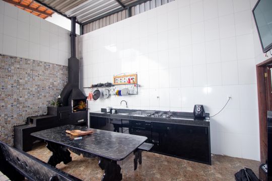 Área gourmet de casa à venda com 6 quartos, 410m² em Colonial, Contagem