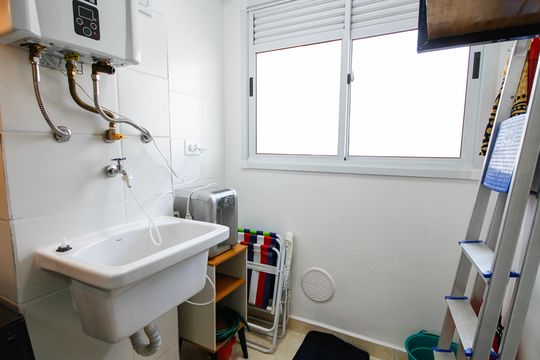 Área de Serviço de apartamento para alugar com 2 quartos, 58m² em Guilhermina, Praia Grande