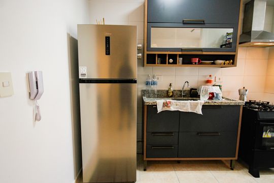 Cozinha de apartamento para alugar com 2 quartos, 58m² em Guilhermina, Praia Grande