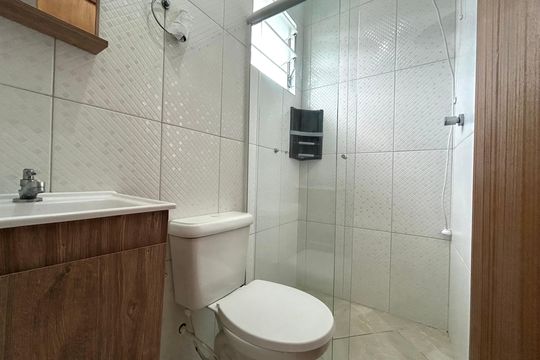  Banheiro  de apartamento para alugar com 1 quarto, 42m² em São João do Rio Vermelho, Florianópolis