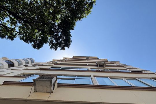 Fachada de apartamento à venda com 2 quartos, 140m² em Copacabana, Rio de Janeiro