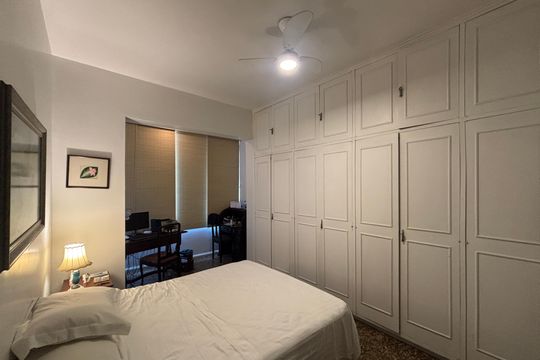 Quarto 1 de apartamento à venda com 2 quartos, 140m² em Copacabana, Rio de Janeiro