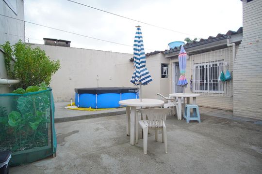 Quintal de casa à venda com 4 quartos, 300m² em Jardim Dona Leopoldina, Porto Alegre