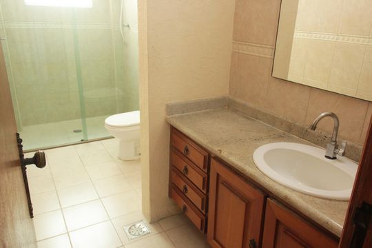 Banheiro de apartamento para alugar com 3 quartos, 136m² em Boqueirão, Santos
