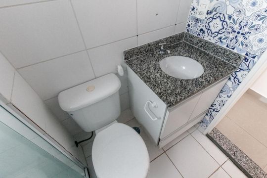 Banheiro de apartamento para alugar com 2 quartos, 44m² em Parque Pirajussara, São Paulo