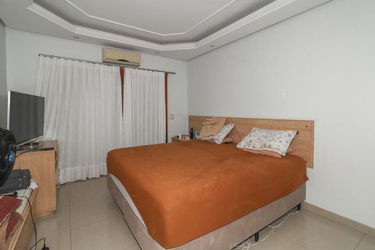 Quarto Suíte de casa de condomínio à venda com 5 quartos, 600m² em Sarandi, Porto Alegre