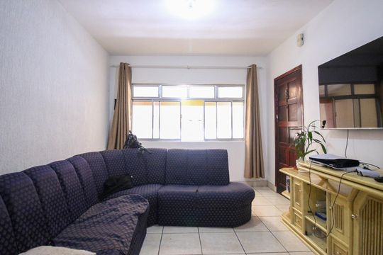 Casa à venda com 3 quartos, 155m² em Vila Elze, São Paulo