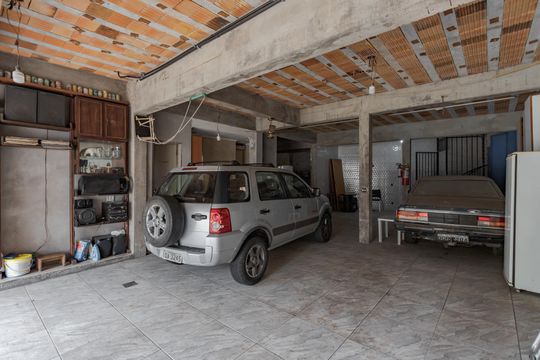 Garagem de casa à venda com 4 quartos, 317m² em Chácara das Pedras, Porto Alegre