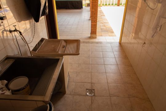 ÁREA DE SERVIÇO de casa à venda com 4 quartos, 450m² em Fazenda Santa Cândida, Campinas