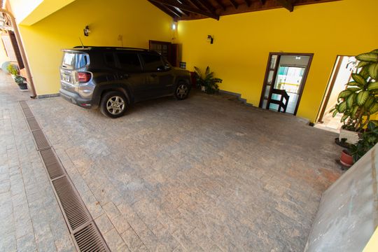 GARAGEM de casa à venda com 4 quartos, 450m² em Fazenda Santa Cândida, Campinas