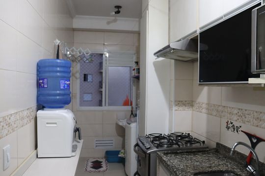 Cozinha de apartamento à venda com 2 quartos, 59m² em Jardim Tupanci, Barueri