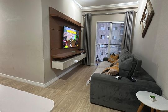Sala de apartamento à venda com 2 quartos, 59m² em Jardim Tupanci, Barueri