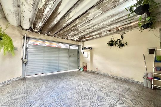 Garagem de casa à venda com 2 quartos, 130m² em Americanópolis, São Paulo