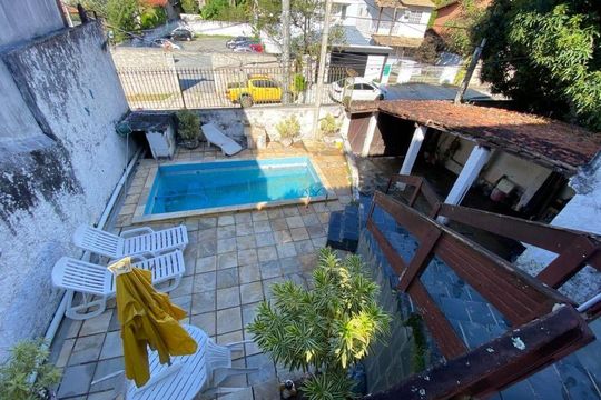 Casa à venda com 3 quartos, 240m² em Maria Paula, Niterói