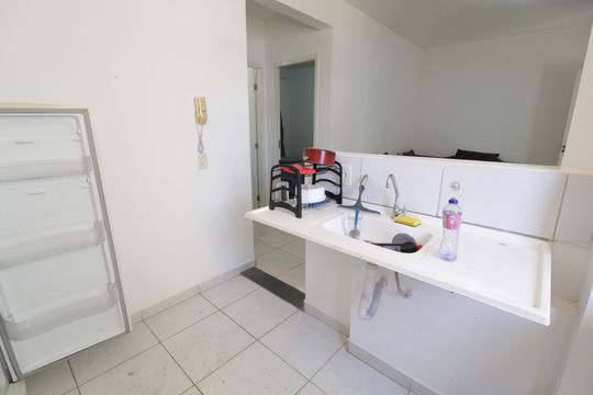 Cozinha de apartamento para alugar com 2 quartos, 45m² em Gávea, Uberlândia
