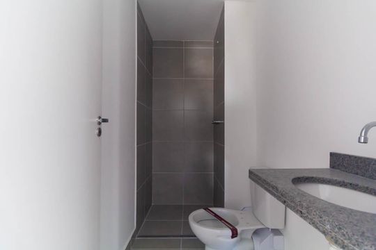 Banheiro de apartamento à venda com 2 quartos, 47m² em Vila Ema, São Paulo