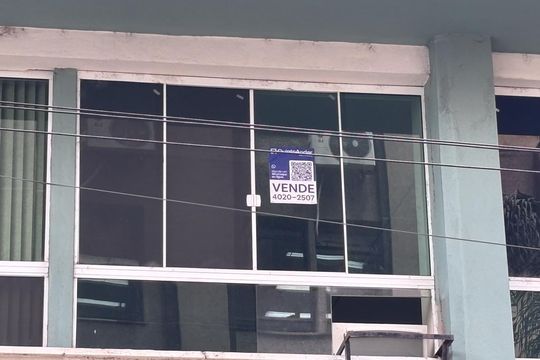 Placa de apartamento à venda com 1 quarto, 178m² em Centro Histórico, Porto Alegre