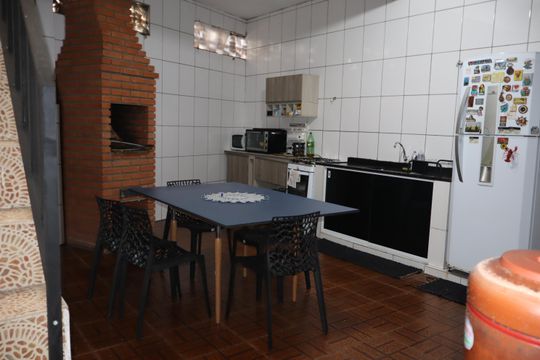 Cozinha de casa à venda com 4 quartos, 277m² em Jardim Dona Sinha, São Paulo