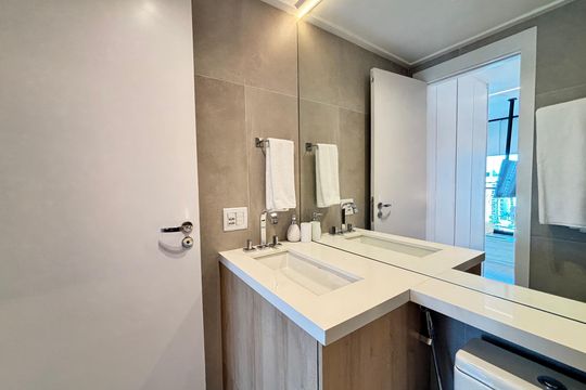 Banheiro de kitnet/studio para alugar com 1 quarto, 30m² em Vila Nova Conceição, São Paulo