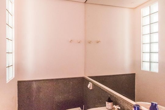 Lavabo de casa de condomínio para alugar com 5 quartos, 810m² em Alphaville Residencial Um, Barueri