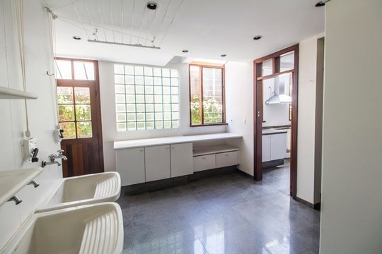 Área de Serviço de casa de condomínio para alugar com 5 quartos, 810m² em Alphaville Residencial Um, Barueri