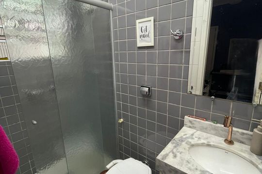 Banheiro de apartamento para alugar com 3 quartos, 170m² em Itararé, São Vicente