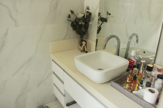 Banheiro da Suíte 2 de apartamento para alugar com 3 quartos, 230m² em José Menino, Santos