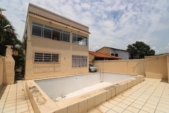 Casa à venda com 3 quartos, 500m² em Taquara, Rio de Janeiro