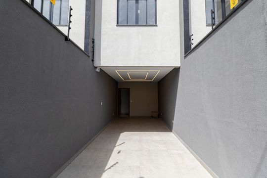 Garagem de casa à venda com 2 quartos, 110m² em Artur Alvim, São Paulo