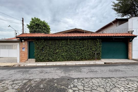Fachada  de casa à venda com 3 quartos, 330m² em Brooklin, São Paulo