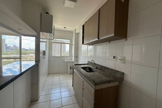 Cozinha de apartamento à venda com 2 quartos, 60m² em Jardim Tupanci, Barueri