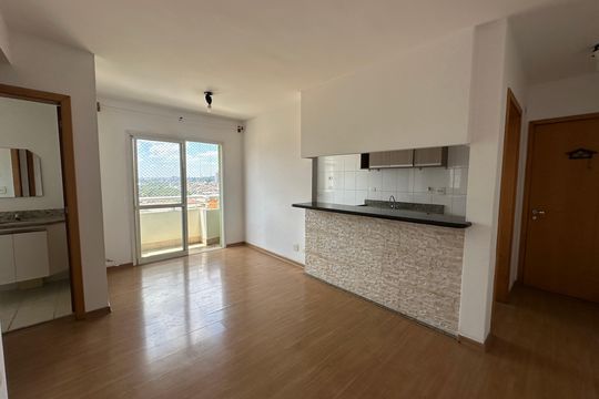 Sala de apartamento à venda com 2 quartos, 60m² em Jardim Tupanci, Barueri