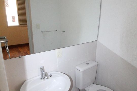 Banheiro da Suíte de apartamento para alugar com 3 quartos, 77m² em Parque Industrial, São José dos Campos