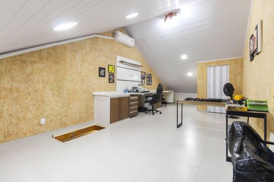 Sótão de casa à venda com 3 quartos, 156m² em Vila Taquari, São Paulo
