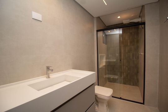 Banheiro Social de kitnet/studio para alugar com 1 quarto, 36m² em Alto de Pinheiros, São Paulo