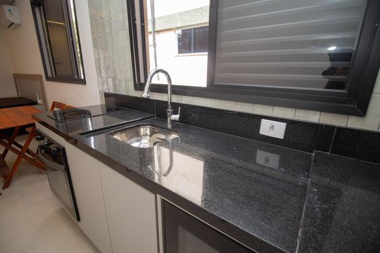 Cozinha de kitnet/studio para alugar com 1 quarto, 28m² em Alto de Pinheiros, São Paulo