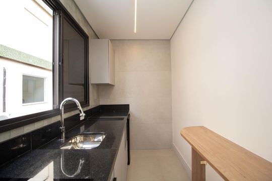 Cozinha de kitnet/studio para alugar com 1 quarto, 28m² em Alto de Pinheiros, São Paulo