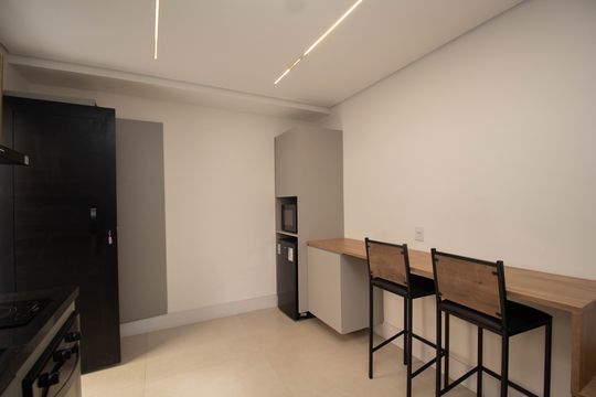 Cozinha de kitnet/studio para alugar com 1 quarto, 32m² em Alto de Pinheiros, São Paulo