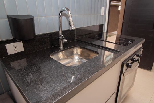 Cozinha de kitnet/studio para alugar com 1 quarto, 32m² em Alto de Pinheiros, São Paulo